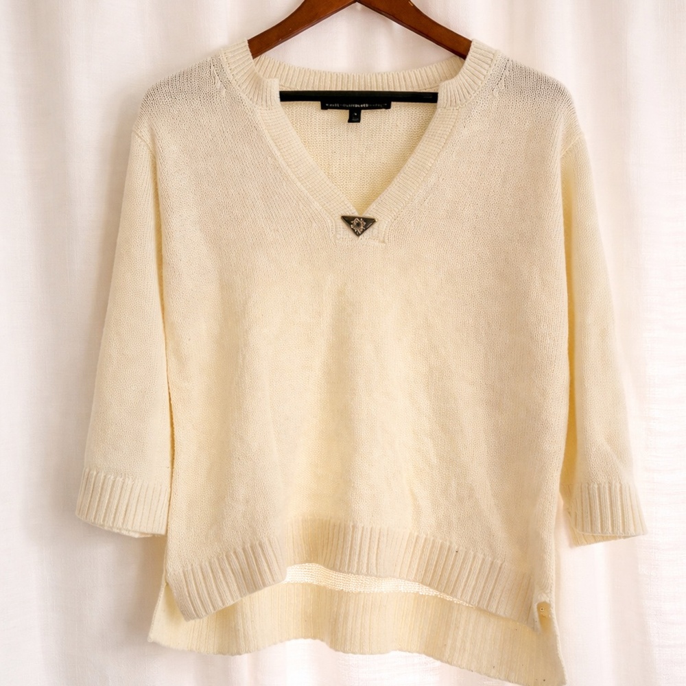 White House Black Market Cream V-Neck Sweater – Small